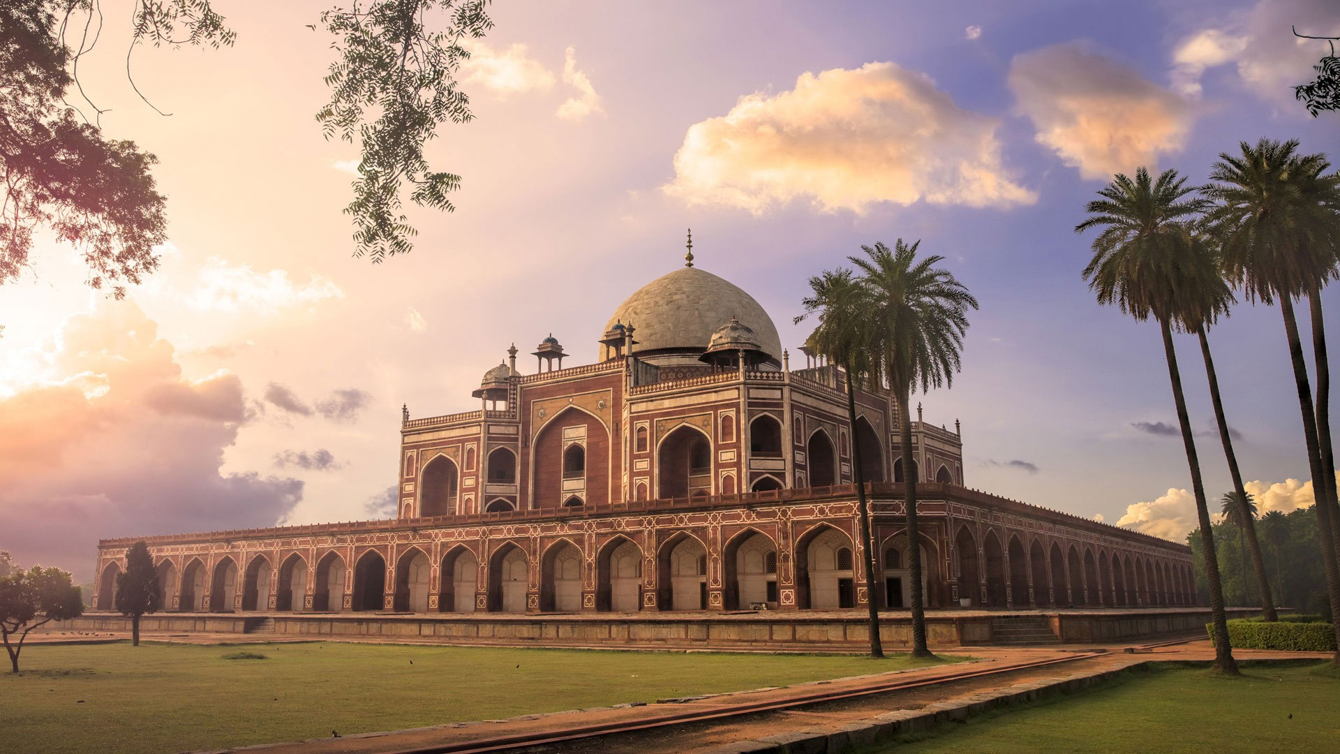 Emersed yourself in the rich tapestry that is India
