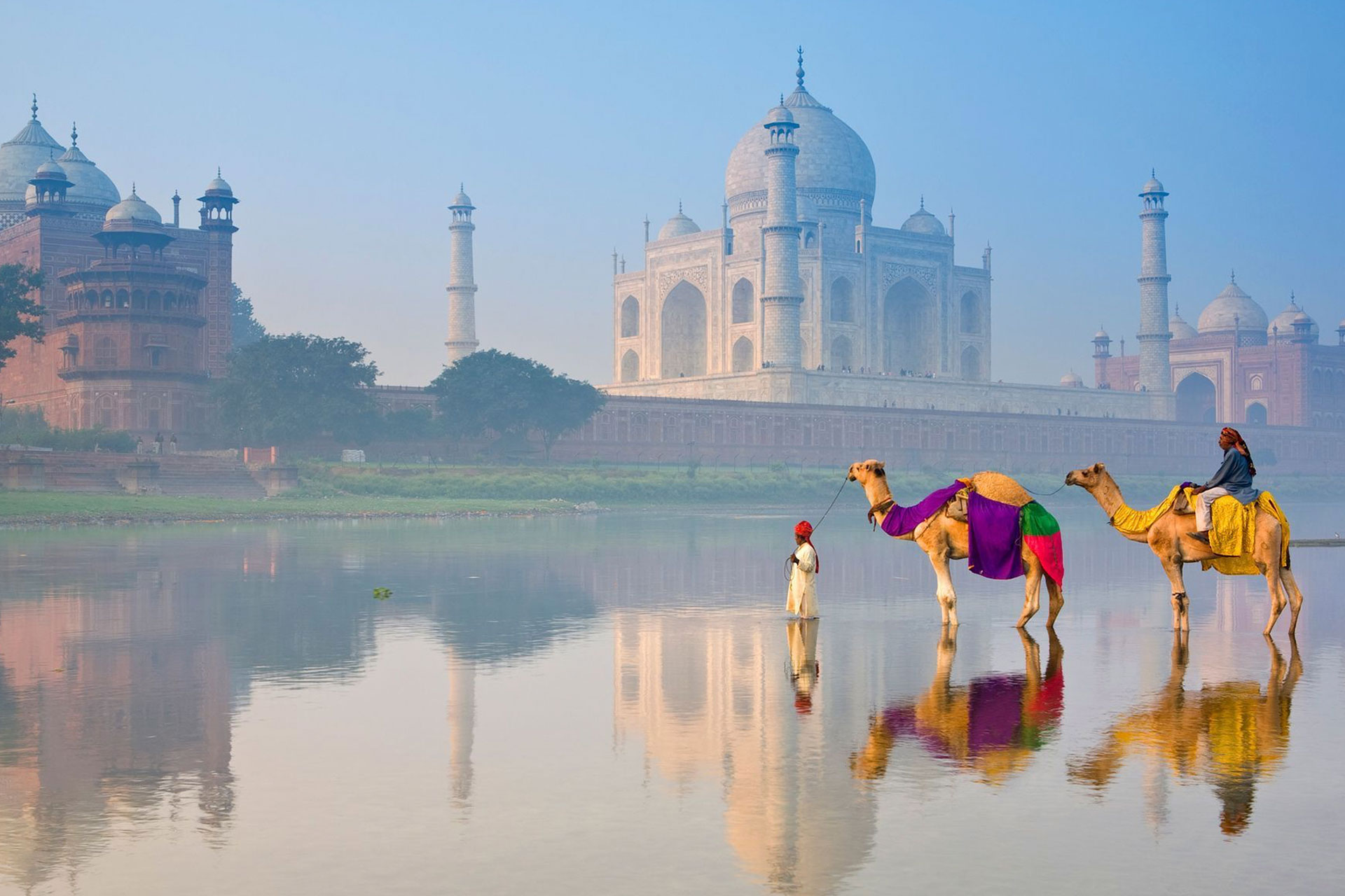 Experience the heart of India with our 6-night Golden Triangle Tour.