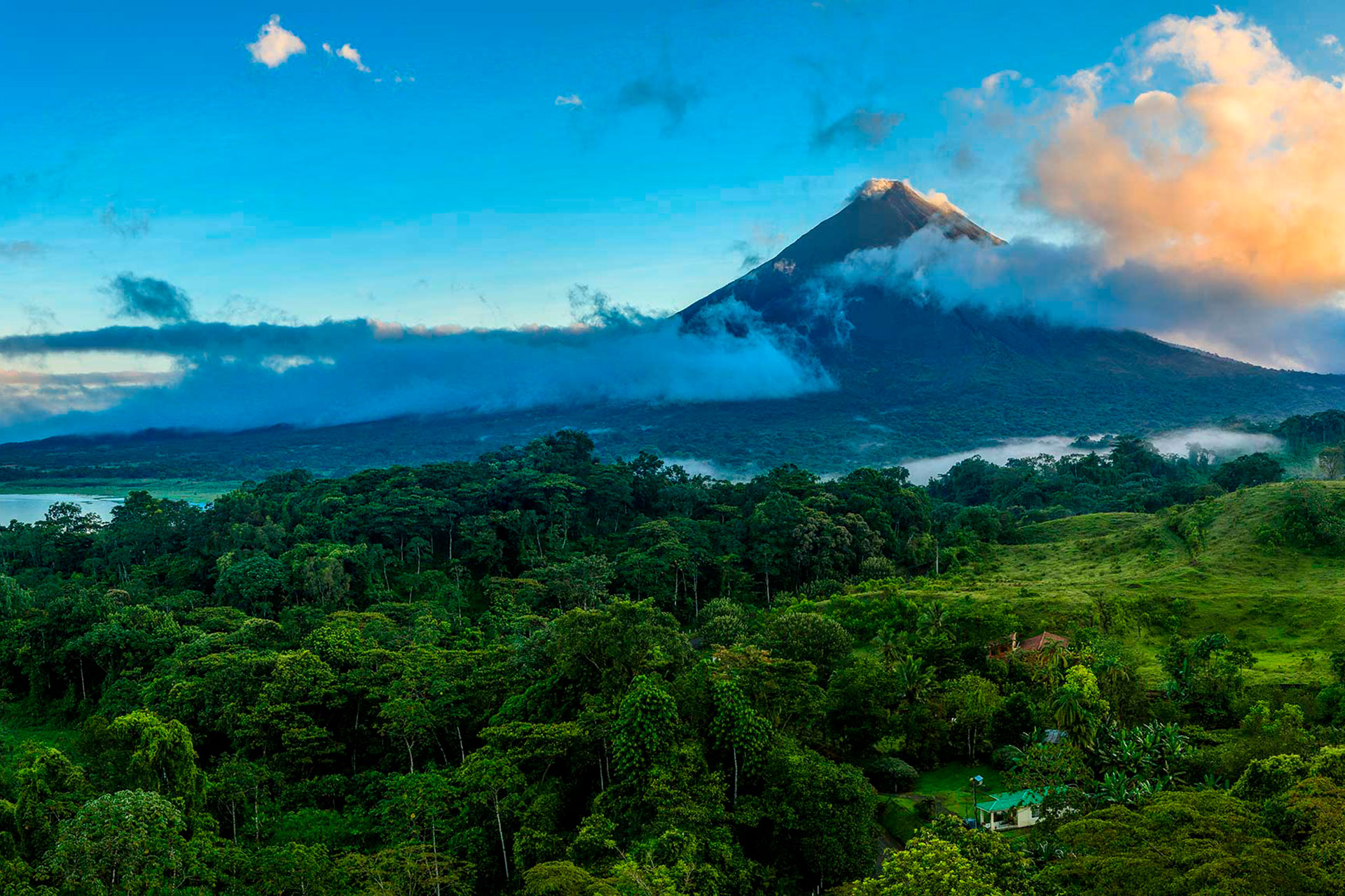 Experience the outstanding natural beauty of Costa Rica with our 12-night Private Tour