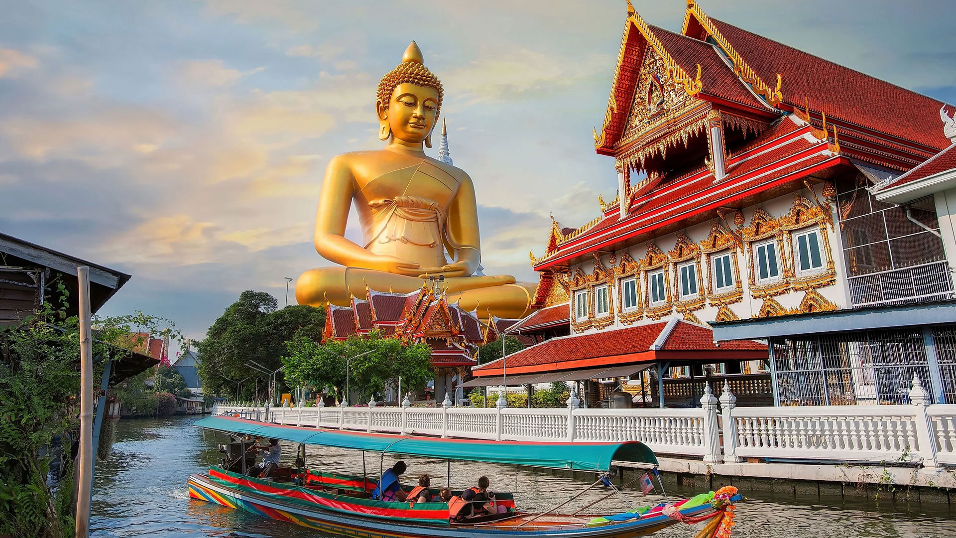Stunning Thailand, temples, city and a paradise island escape