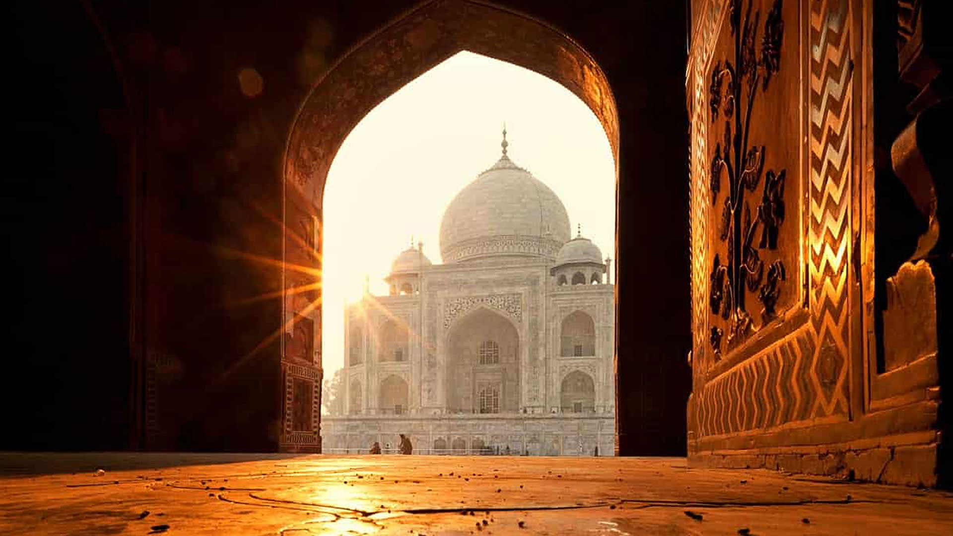 Emersed yourself in the rich tapestry that is India