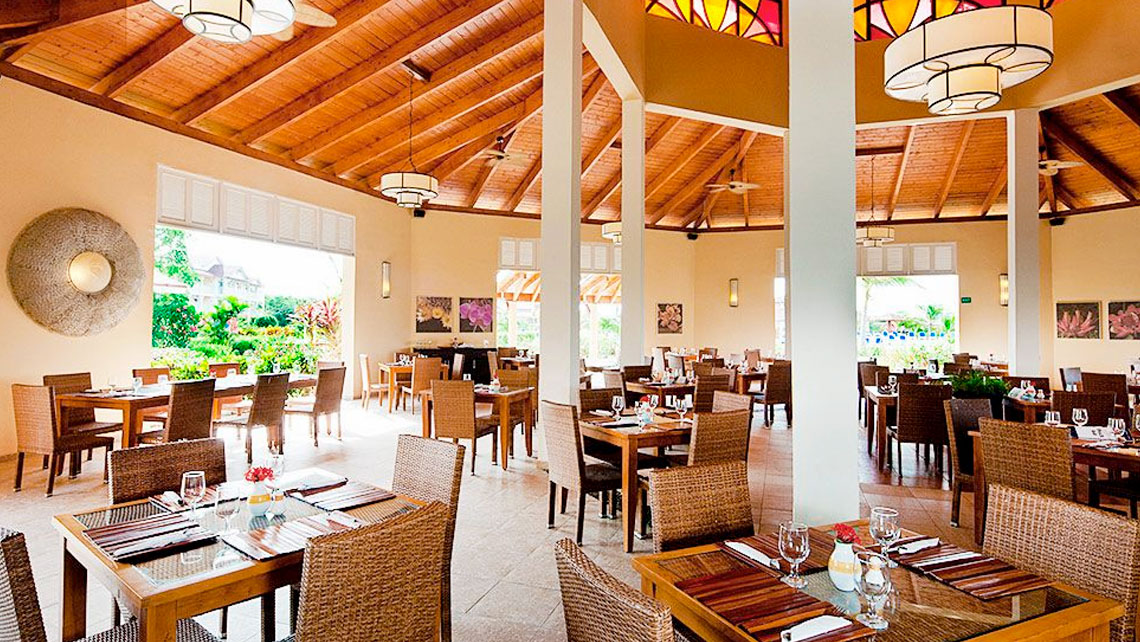 Memories Flamenco Beach Resort